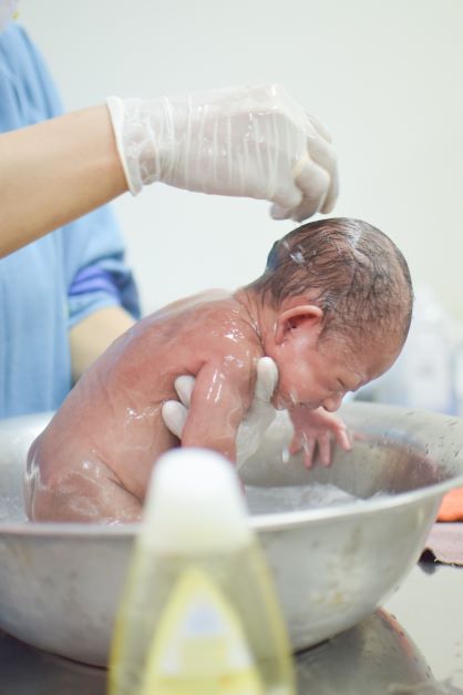 mitos-seputar-bayi-kecil